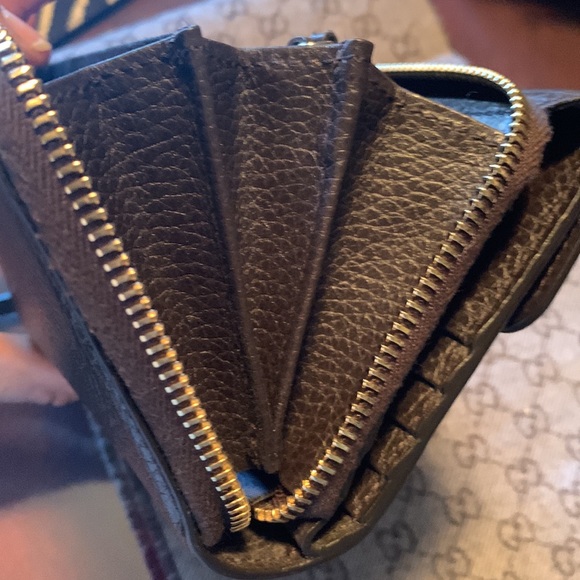 Genuine GUCCI Tri- fold Wallet, chocolate Brown, with two inside section. - Picture 16 of 16
